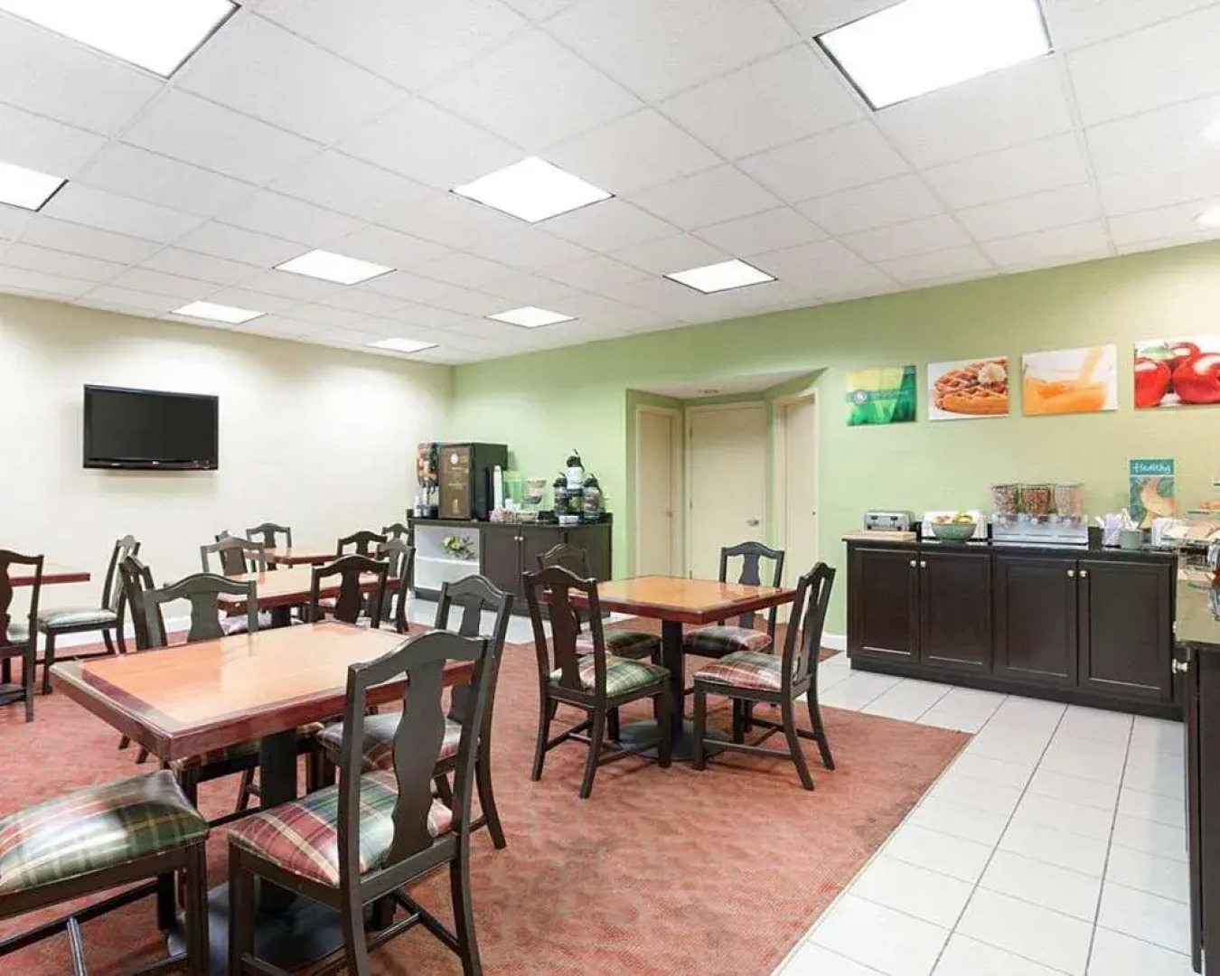 Quality Inn & Suites At Six Flags