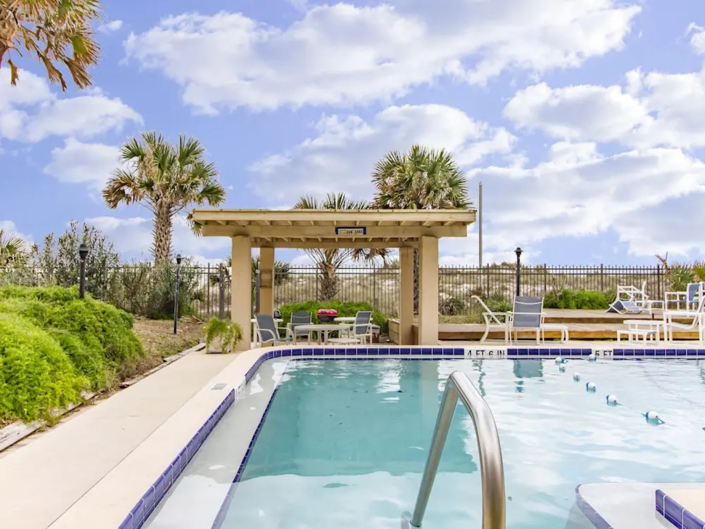 Beachcomber 301 2 Br condo by RedAwning