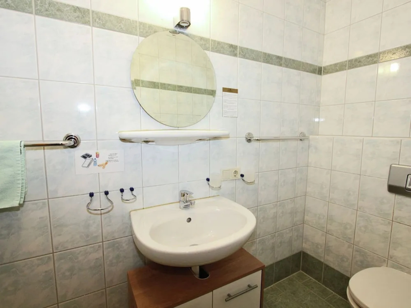 Spacious Holiday Home With Balcony, Sauna, Parking