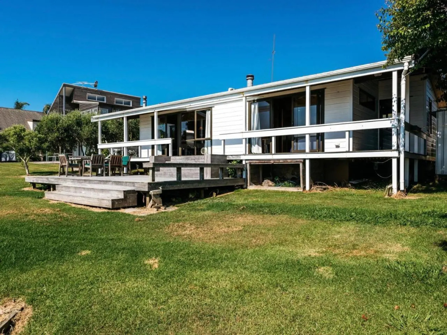 Peaceful Picnic Bay - Surfdale Holiday Home