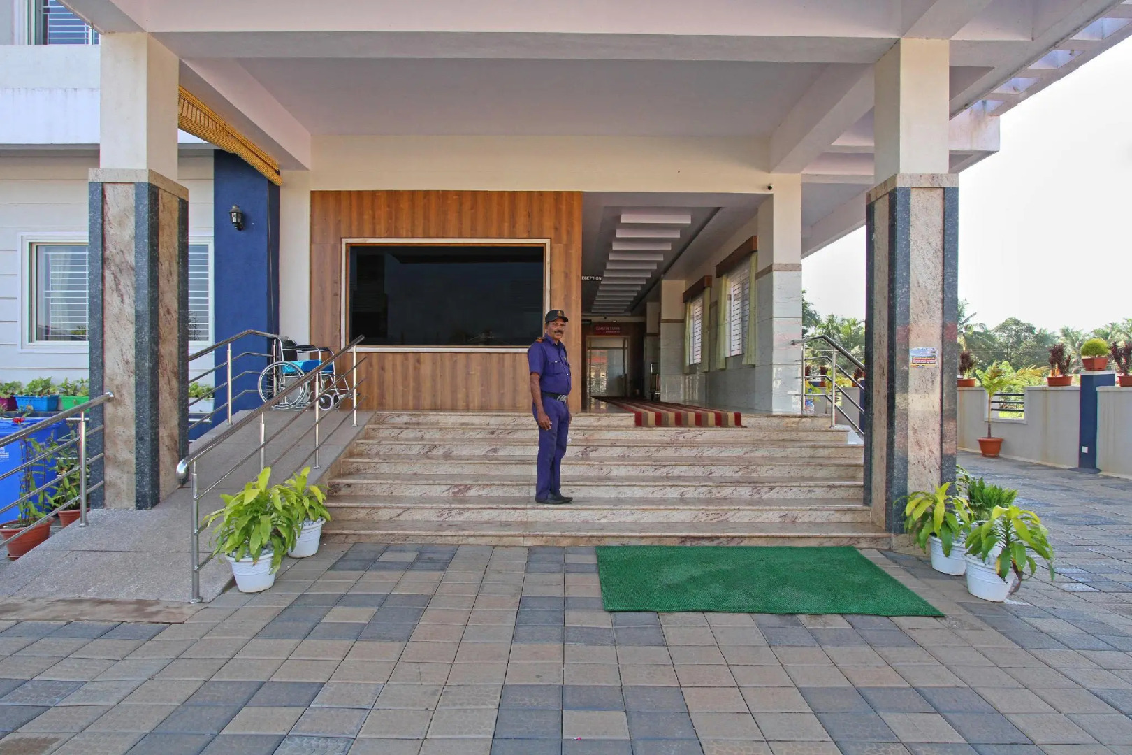 Hotel Ambika International Byndoor