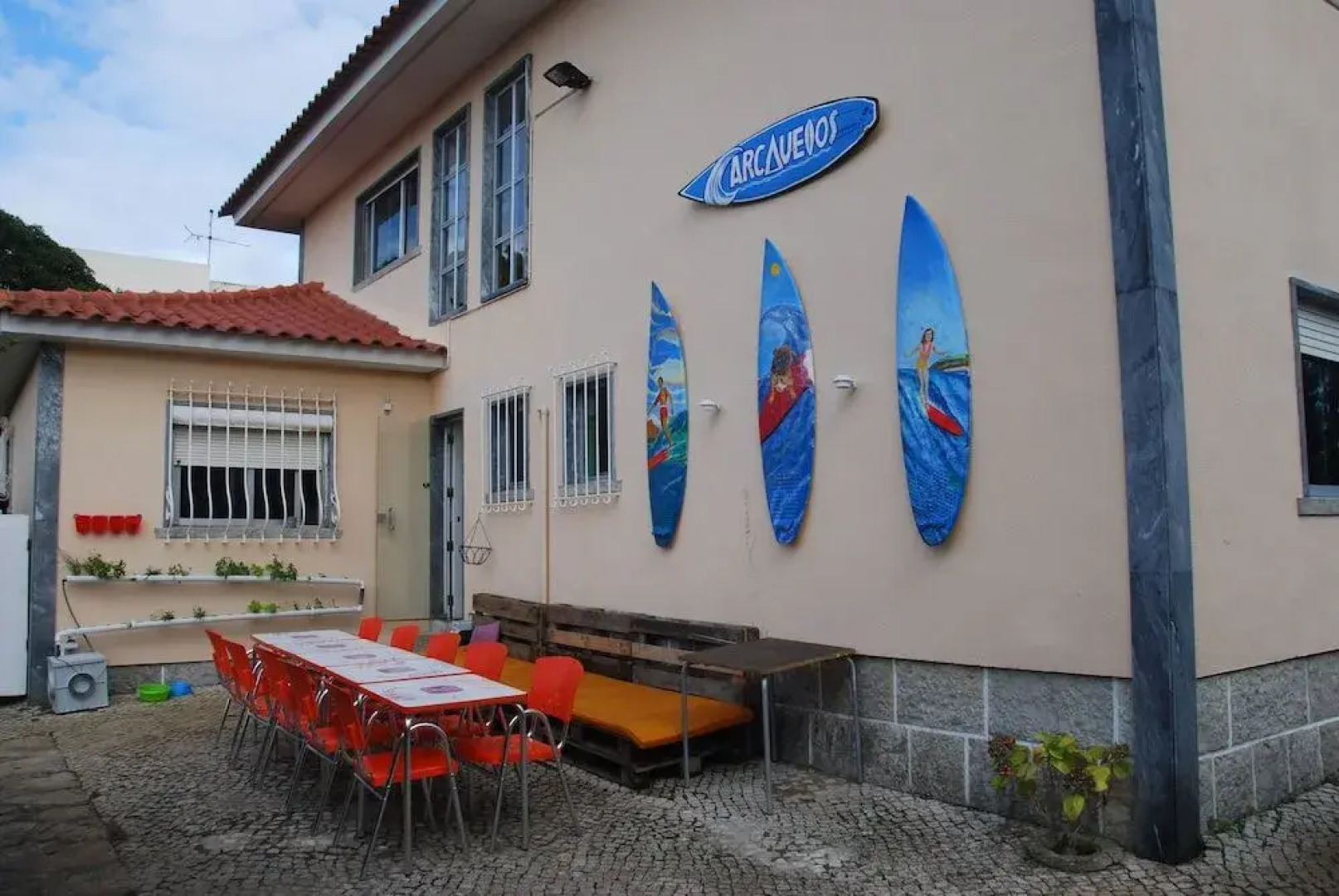 Carcavelos Beach Hostel