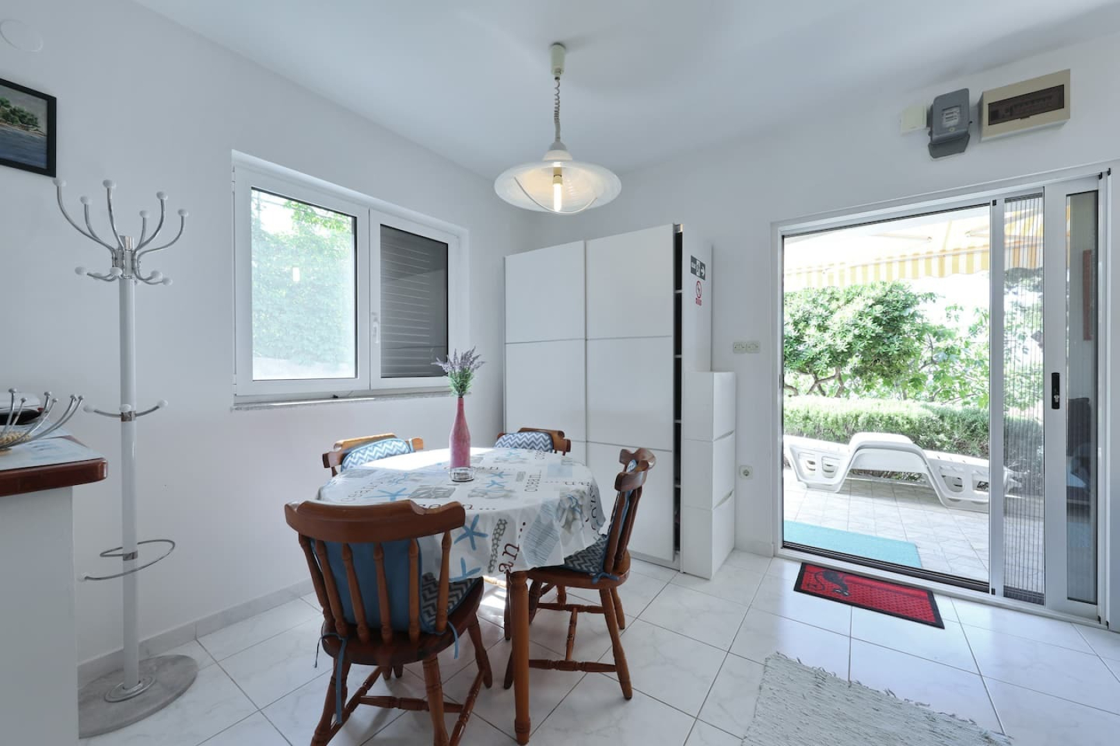 Apartment Djurdja - 20 m from beach : A2 Luka Murter, Island Murter