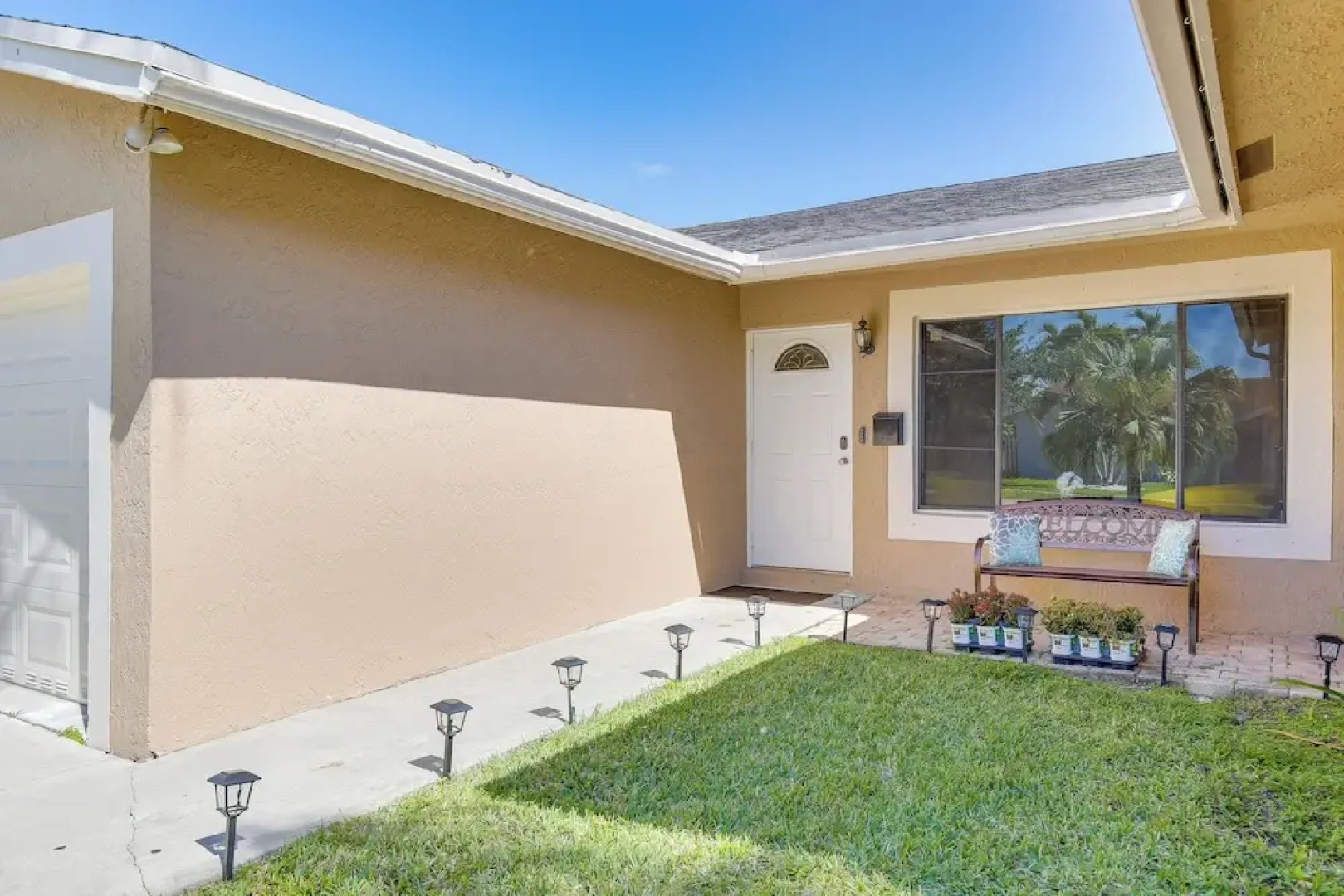 Near Beaches: Pet-friendly Sunrise Escape w/ Patio