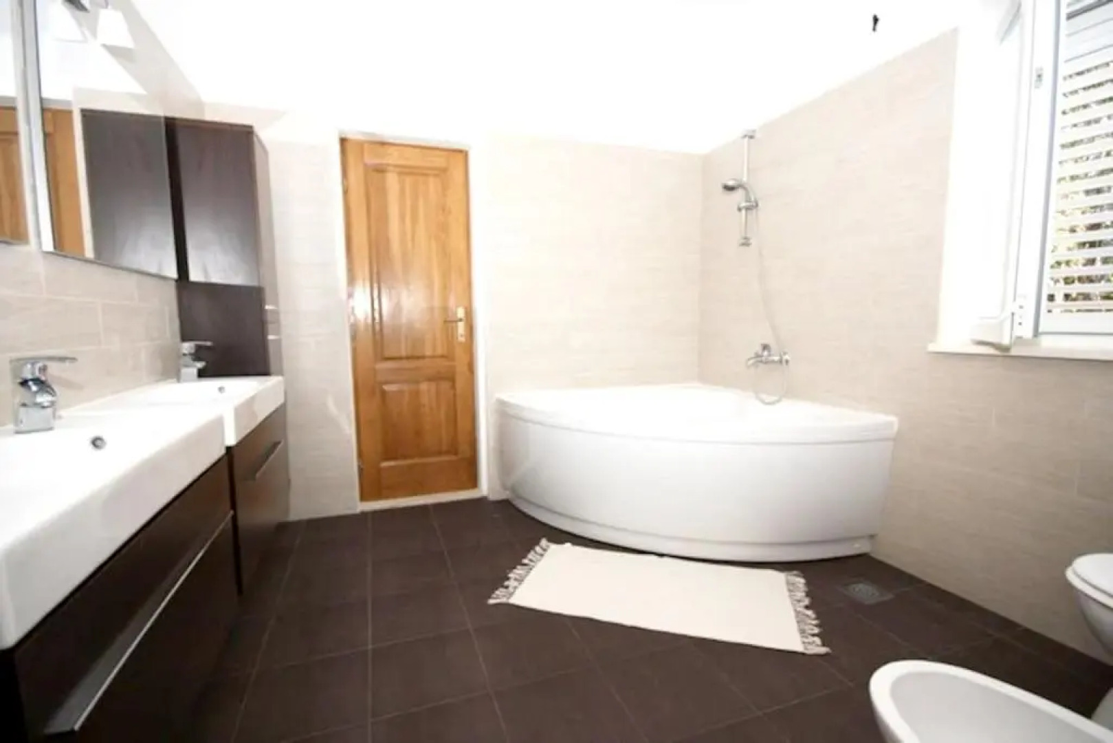 Apartment with 3 bedrooms in Zrnovo with wonderful sea view shared pool furnished balcony 80 m from the beach