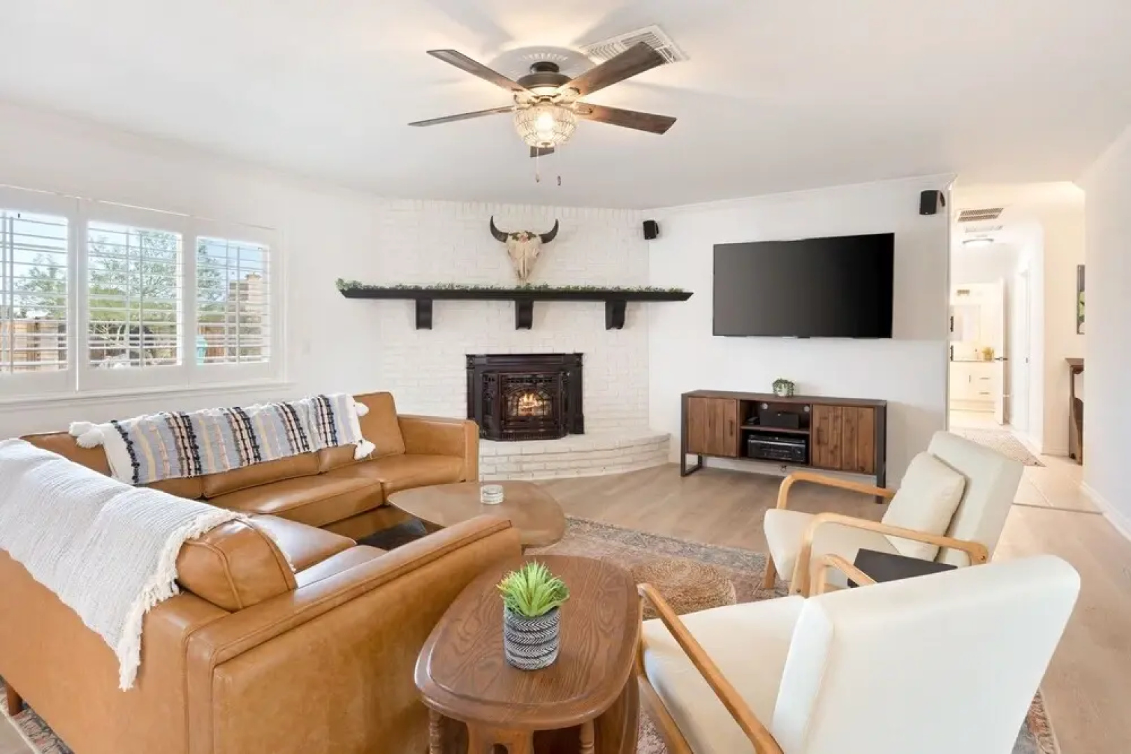Roadrunner Inn - Pool, Hot Tub, Bbq And Fire Pit! 2 Bedroom Home by RedAwning
