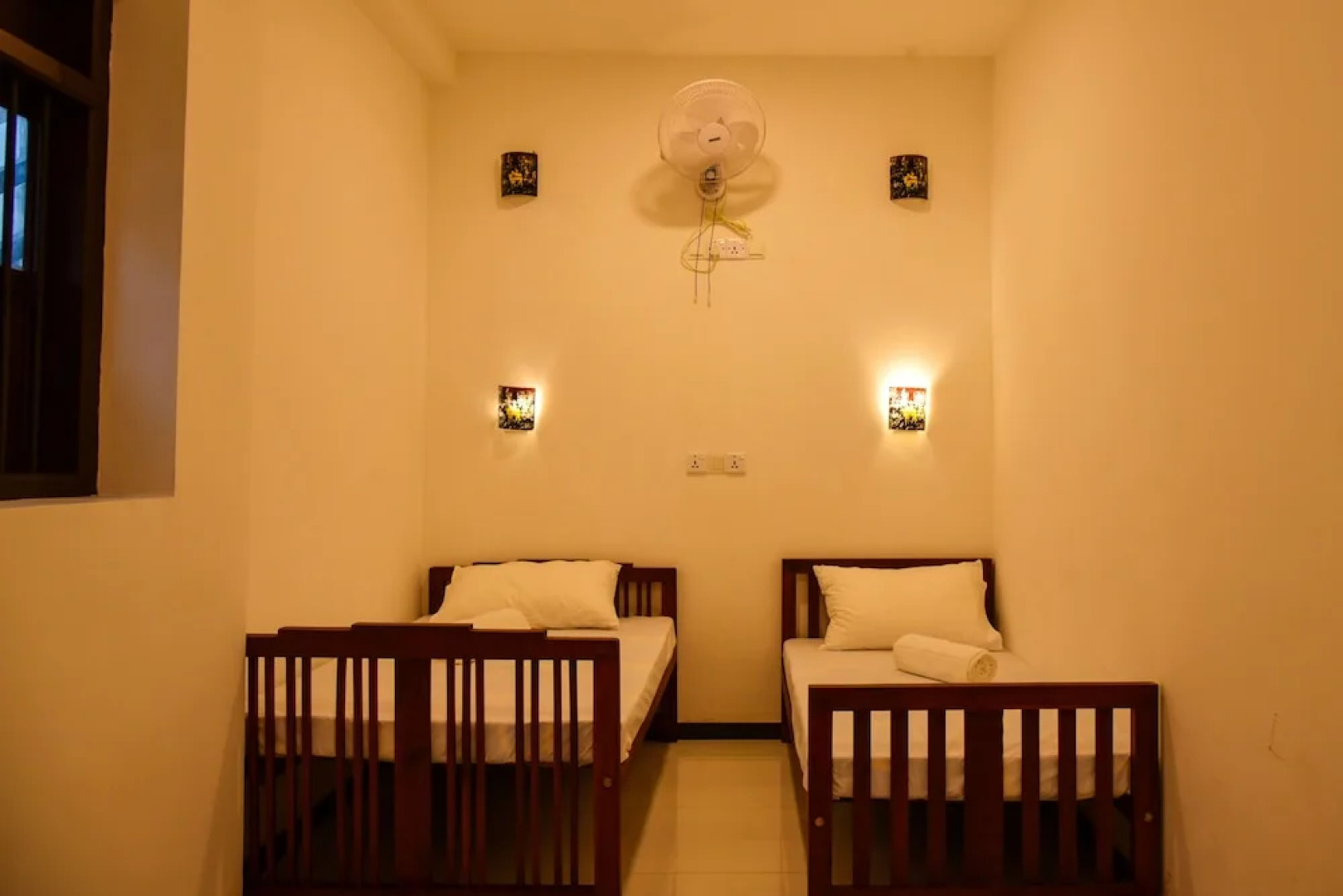 Wagon Wheel Inn - Hostel