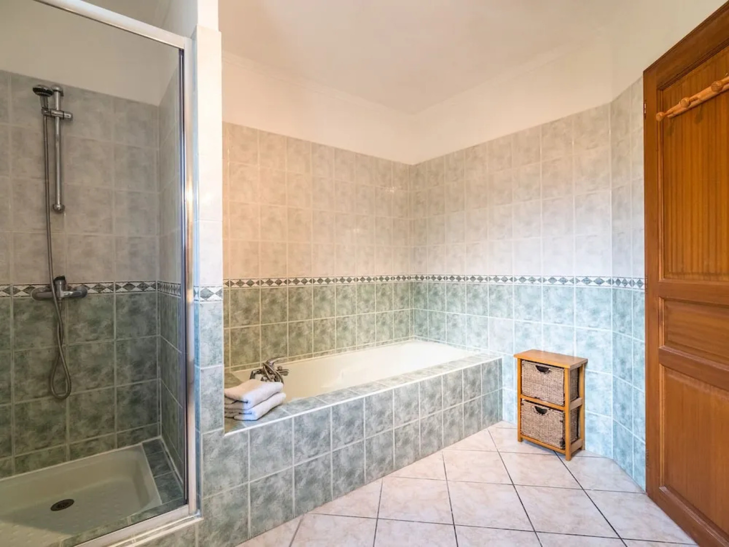 Superb Villa in Olonzac With Swimming Pool, Close to Lake