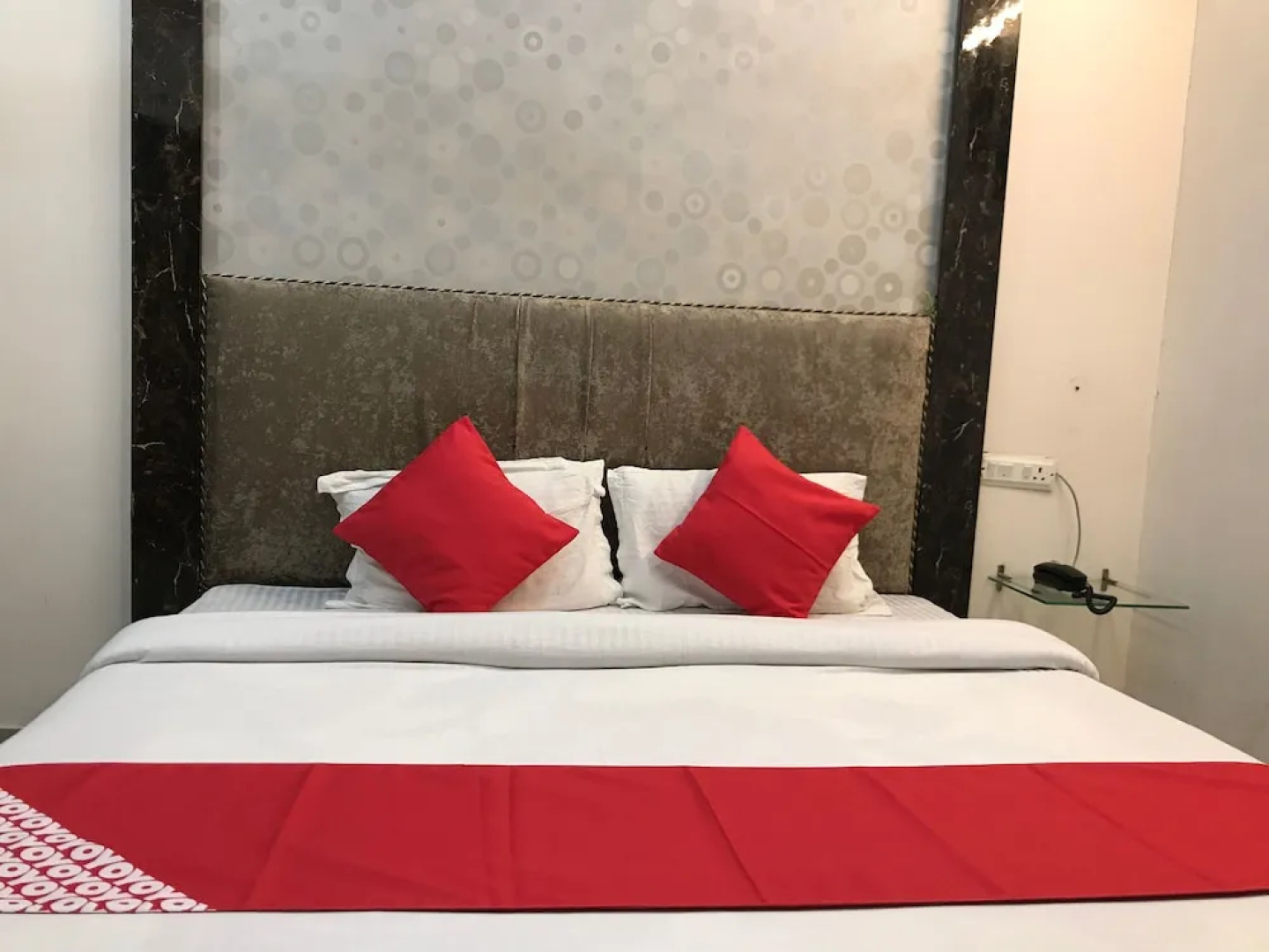 OYO 15771 4 Season Hotel