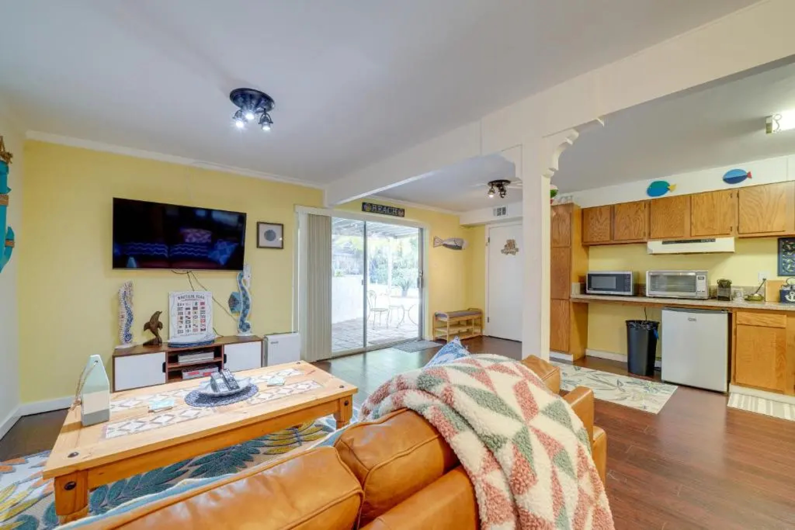 Santa Barbara Cozy Studio with Private Patio