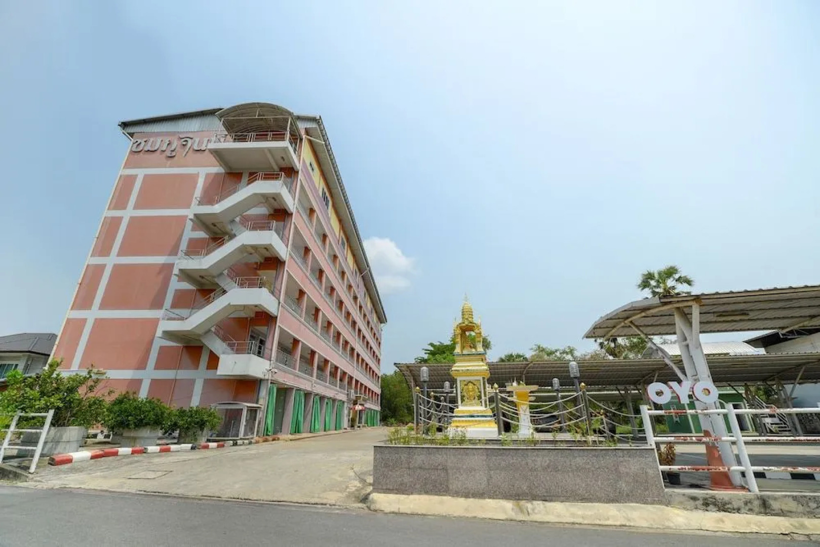 OYO 762 Chompoo