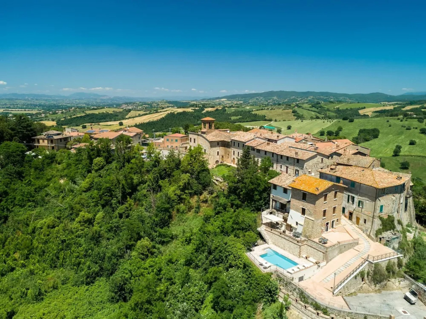 Holiday House With Pool and Fantastic Views