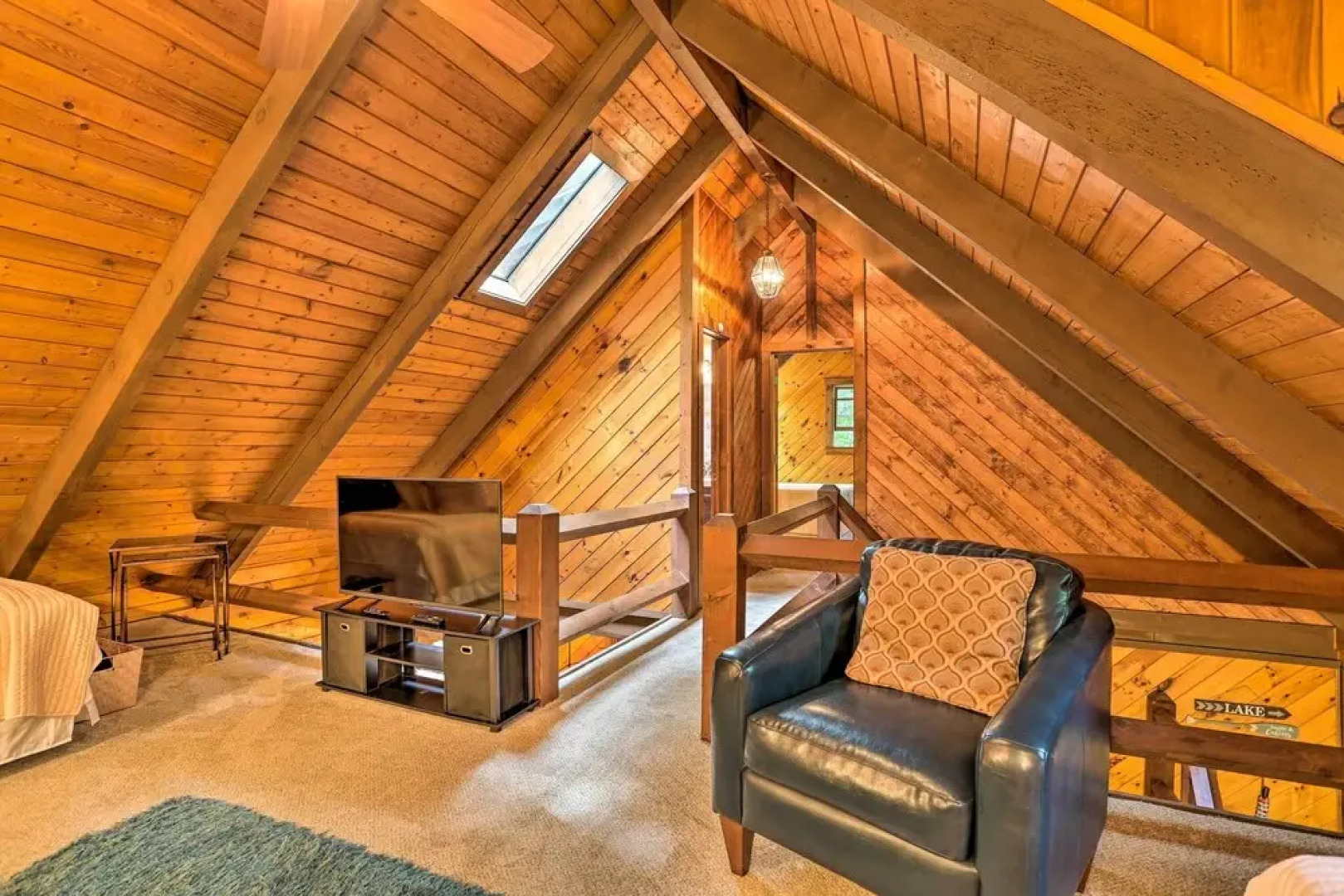 Pocono Log Cabin: Fireplace, Fire Pits & Amenities