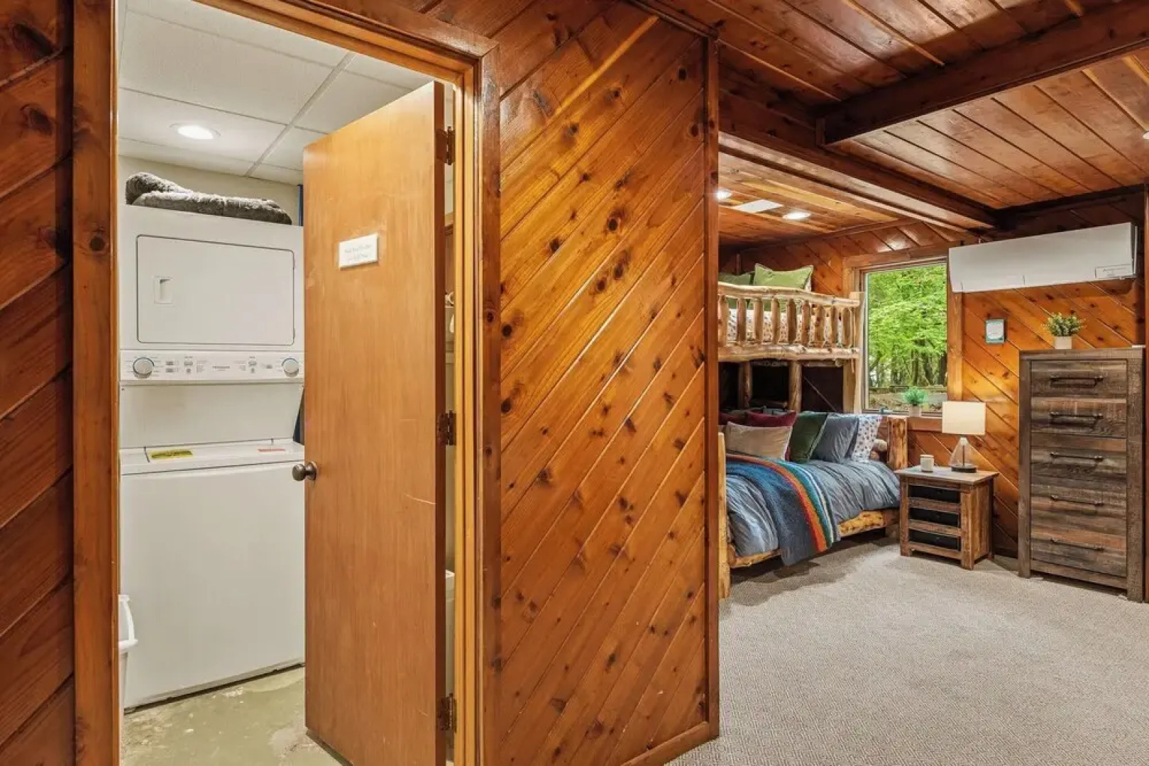 Moose Tracks by Avantstay Hot Tub, Game Room, Deck, Firepit