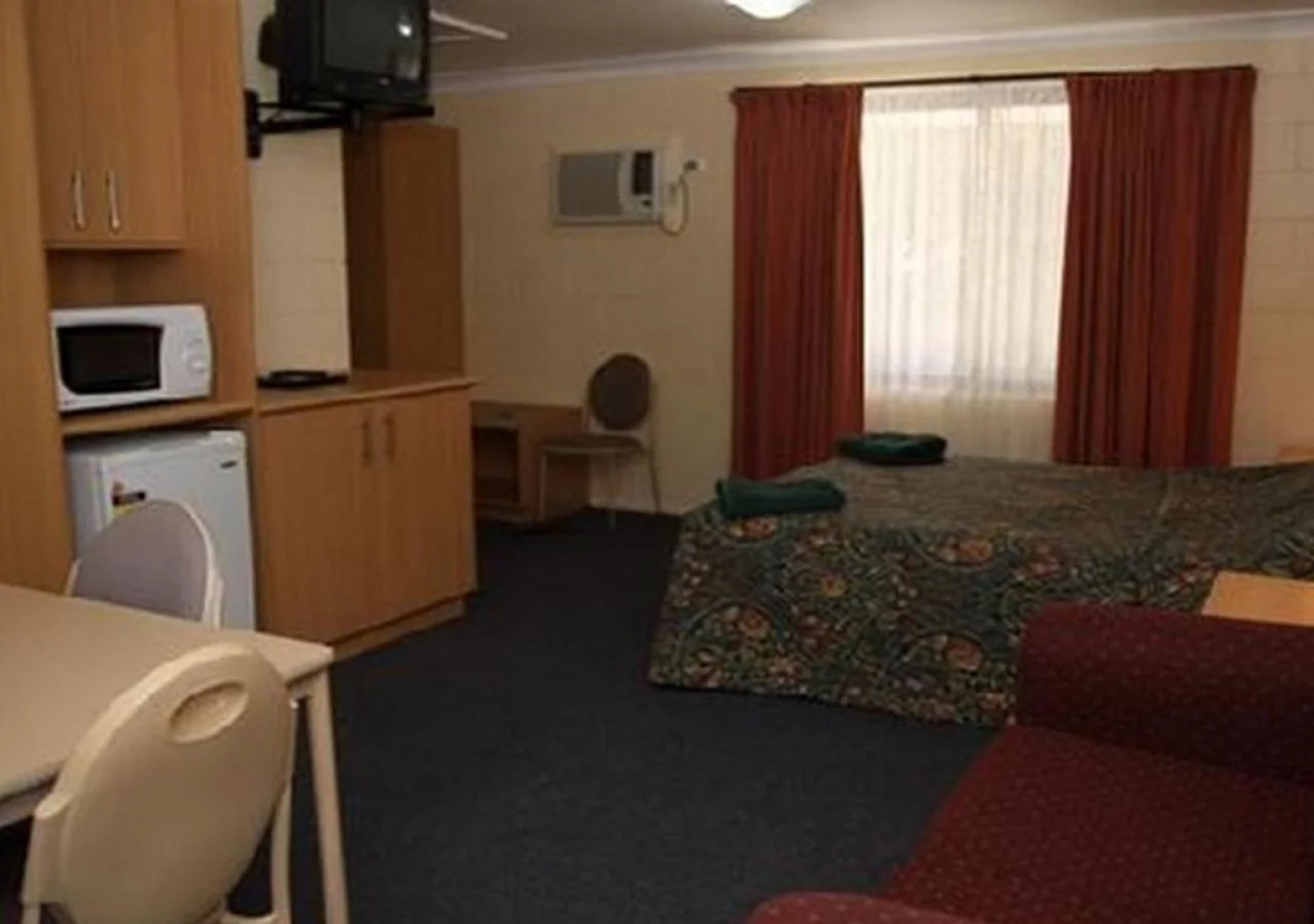 All Seasons Motor Lodge