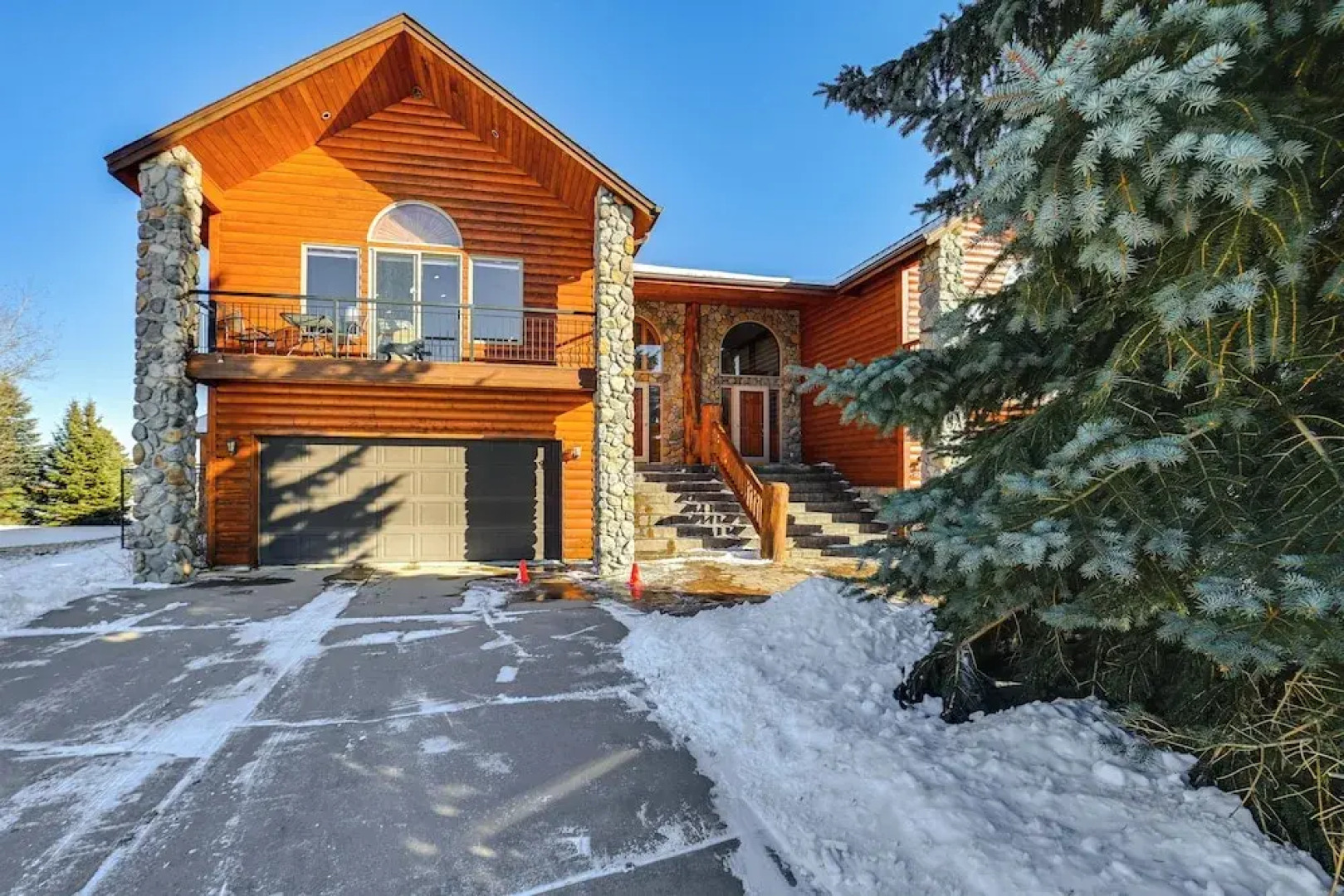 3 Mi to Dtwn: Mtn-view Red Lodge Retreat!