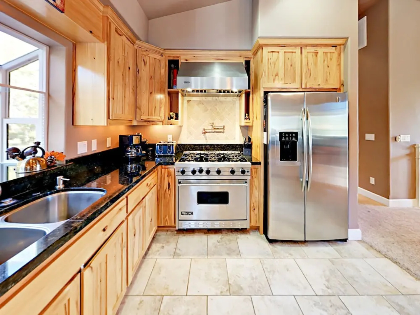 913 Lake Tahoe Blvd Home 4 Bedrooms 3.5 Bathrooms Home