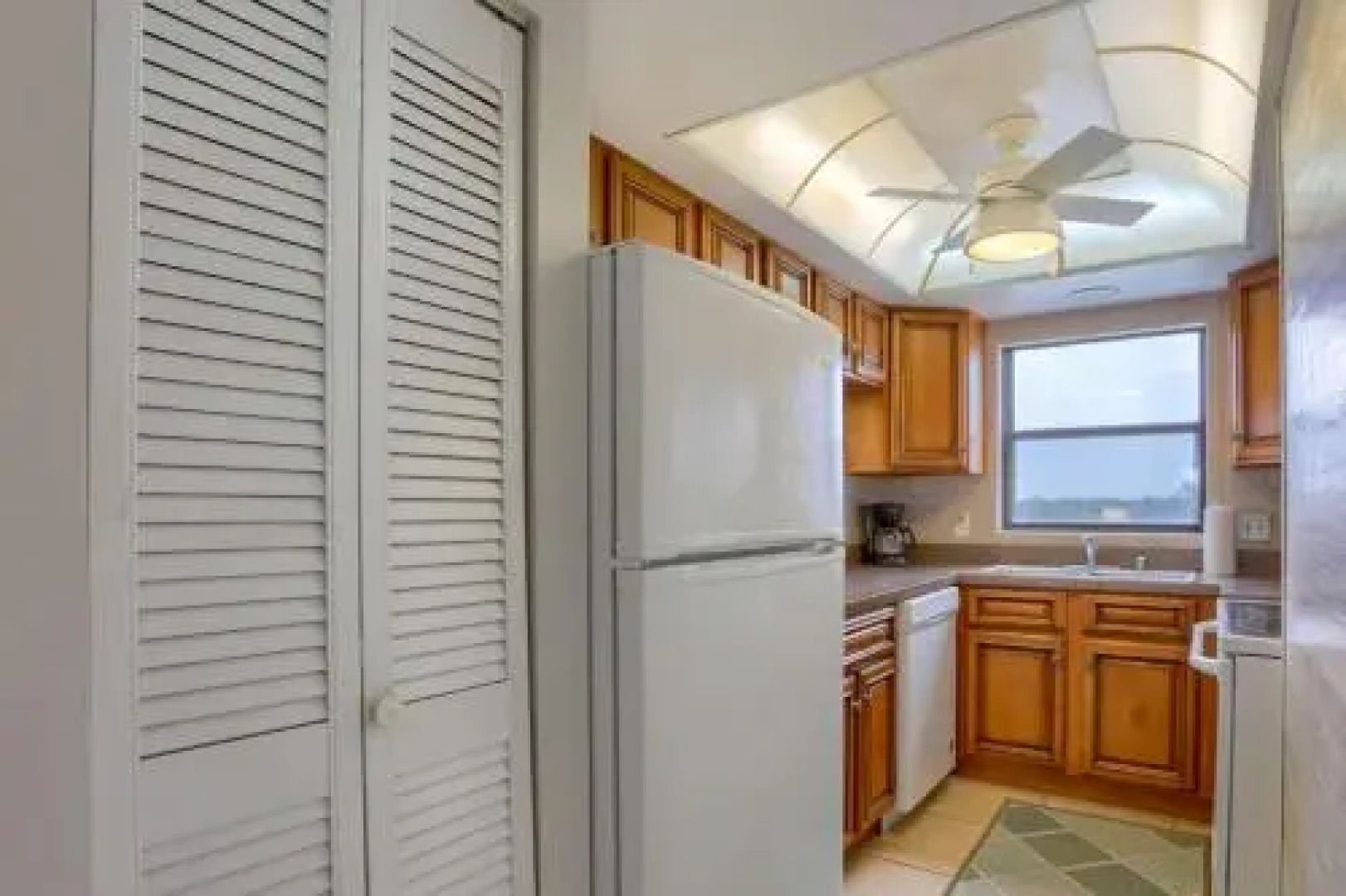 Bayshore Yacht & Tennis Club Luxury Condominiums