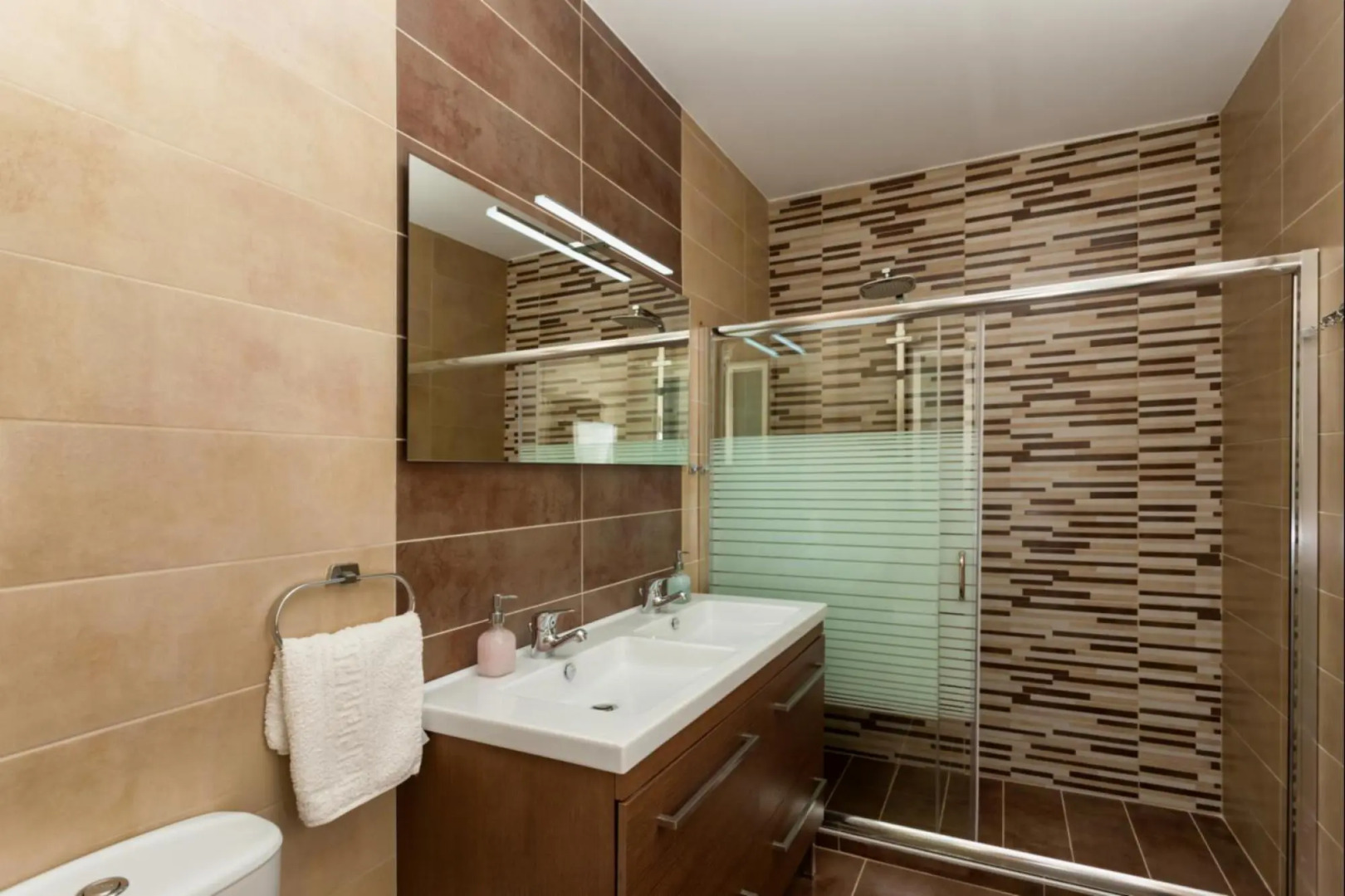 Villa Elizabeth - Seafront Modern Villa - Villa Elizabeth - Seafront Classic Villa