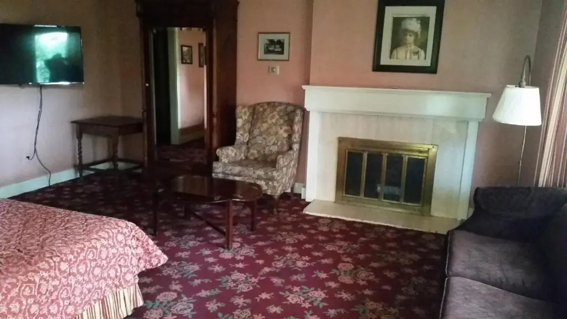 The Mendocino Hotel and Garden Suites