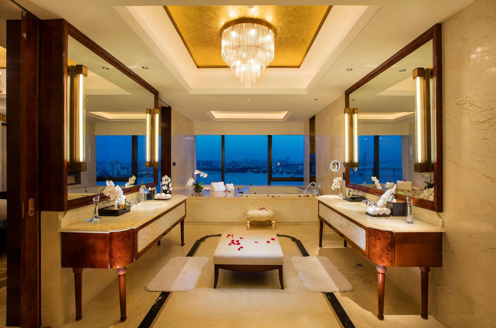 Hilton Wuhan Riverside