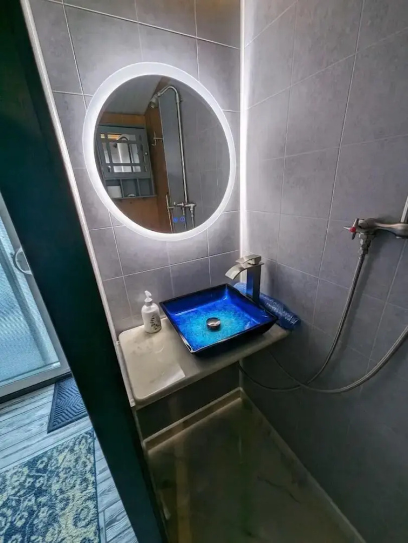 House Boat on Fife Lake