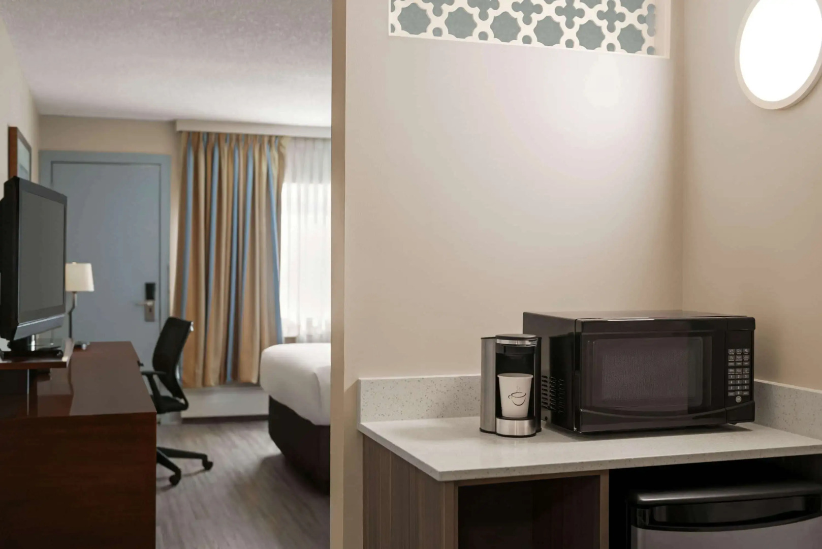 Travelodge by Wyndham Calgary South