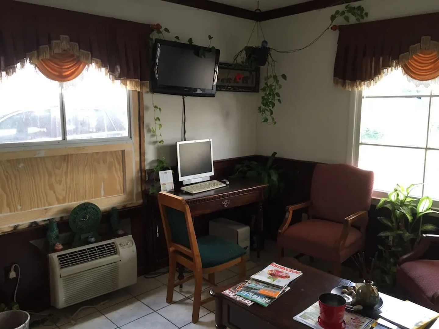 Scottish Inn & Suites