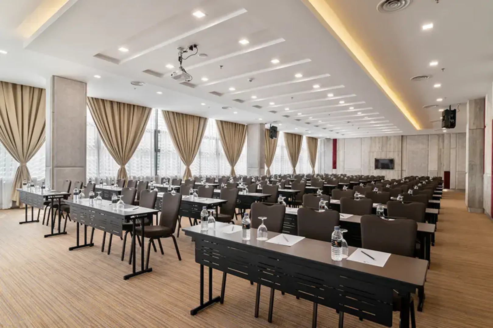 Zenith Suites Cameron