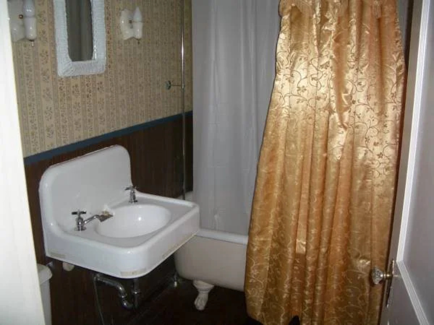 Ubon Thai Victorian Inn & Restaurant