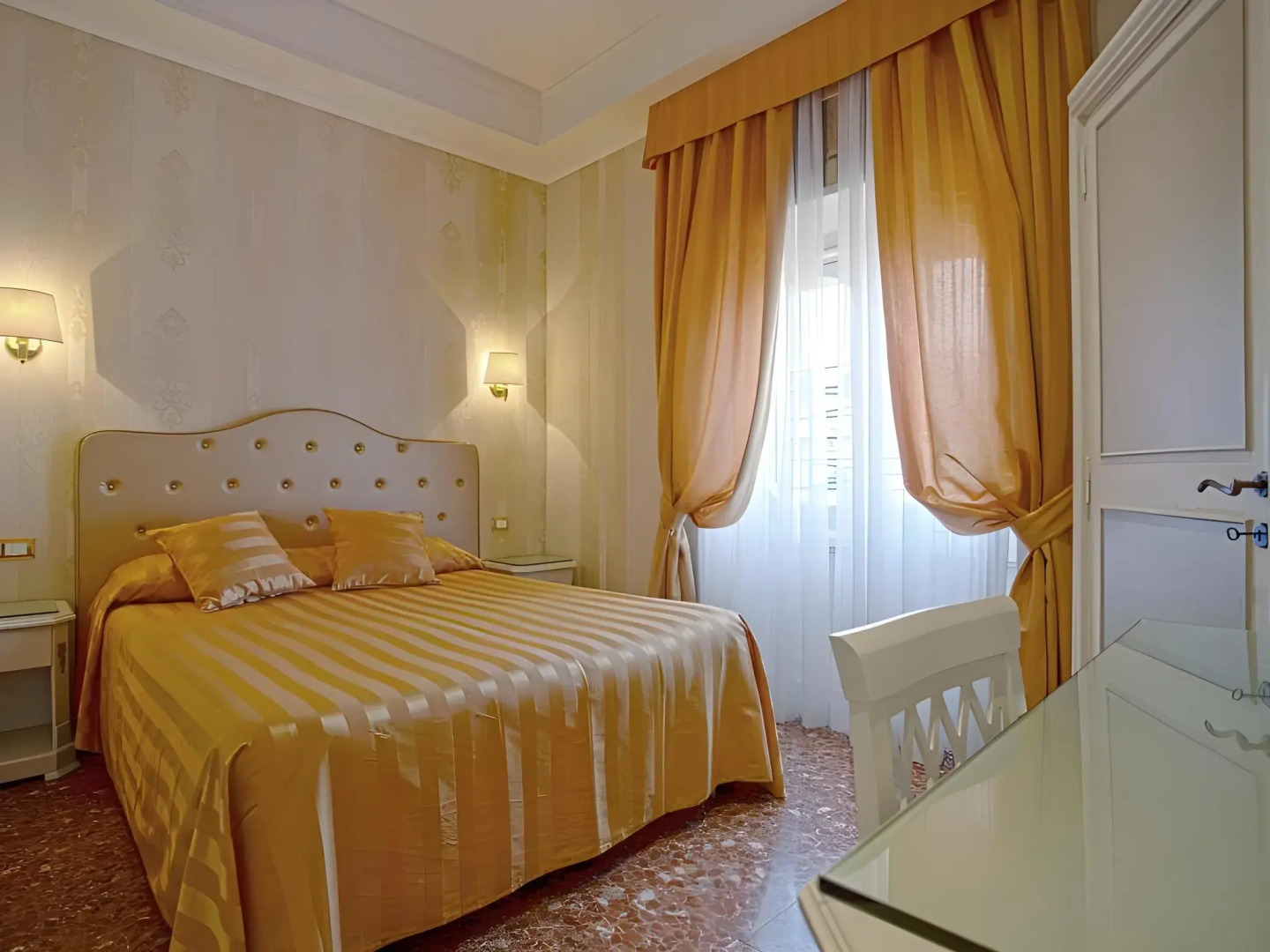 Navona Queen Rooftop