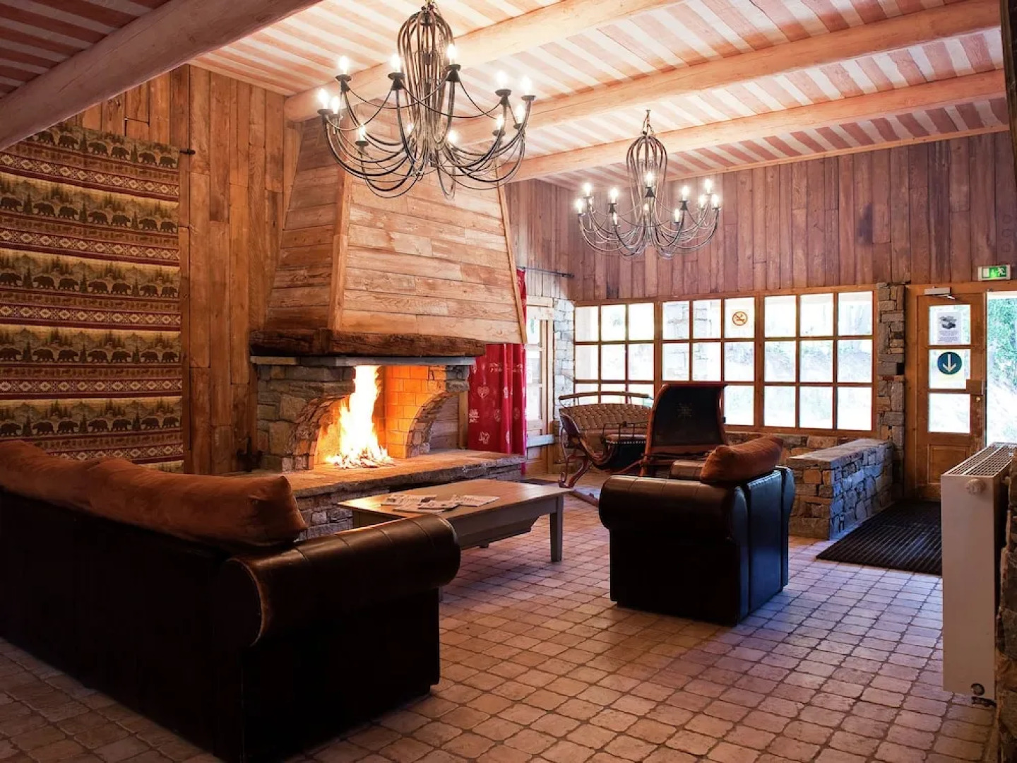Cozy Rustic Apartment With a Fireplace and Wi-fi in Arc 2000