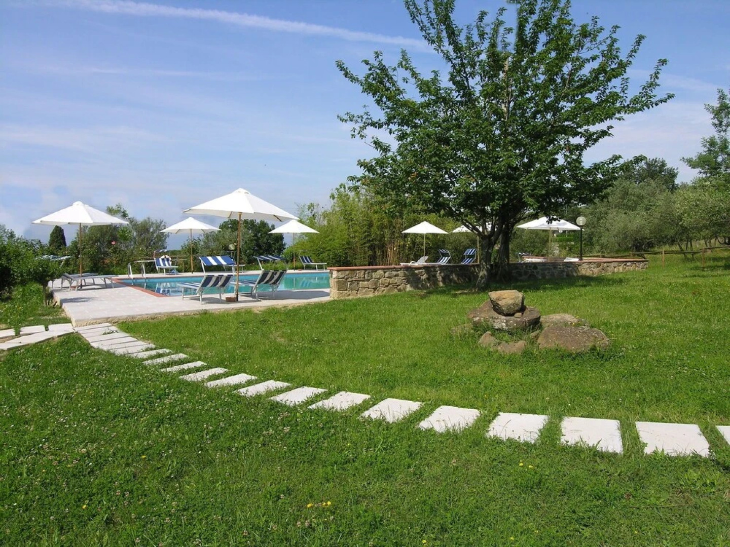Rural agritourismo with panoramic swimming pool.