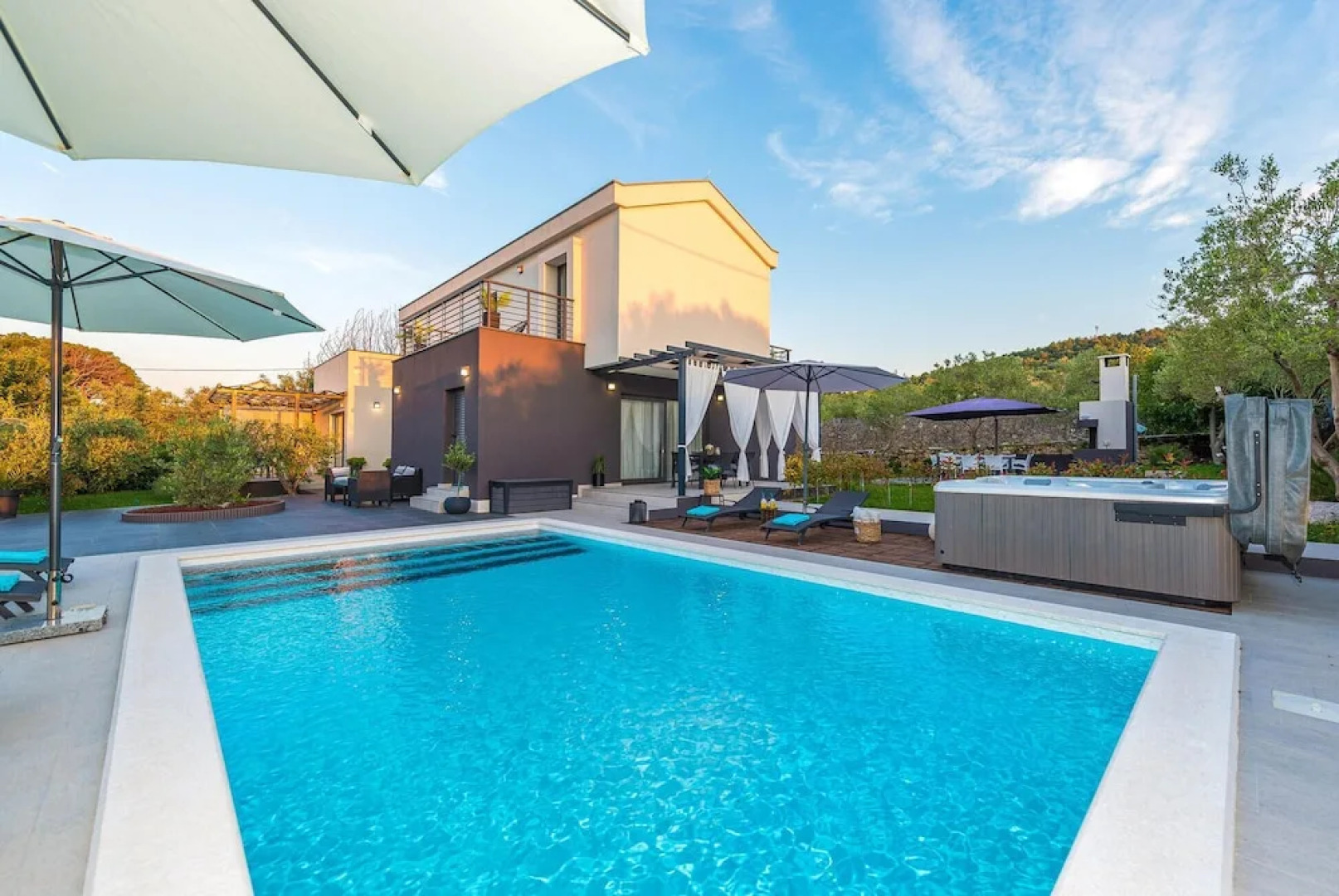 Awesome Home in Zdrelac with Outdoor Swimming Pool, Hot Tub, 3 Bedrooms