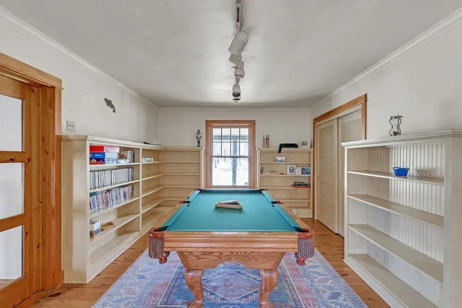 Charming Country 4br Retreat With Riverfront Views 4 Bedroom Cabin