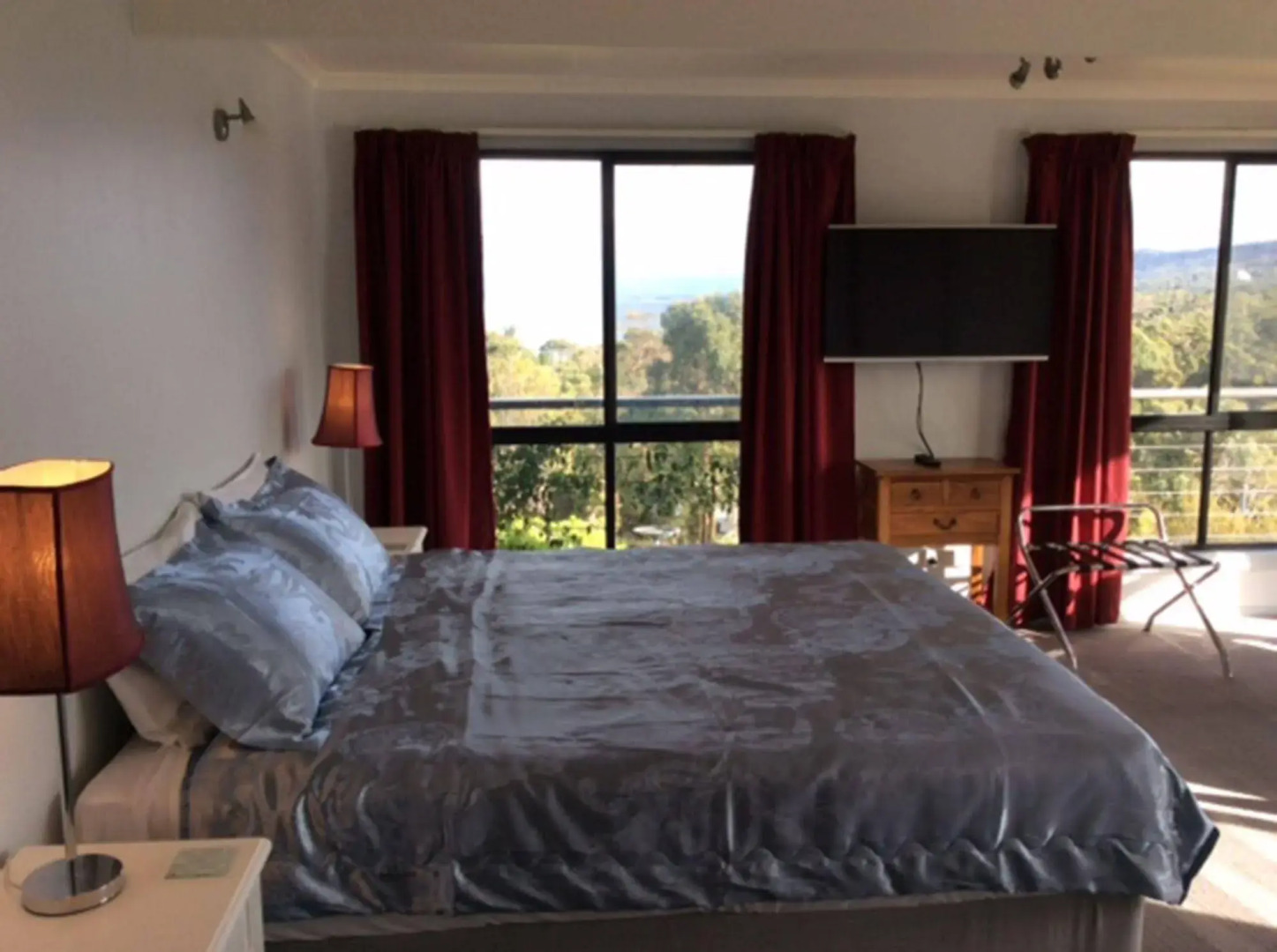 Storm Bay Guest House & Cottage