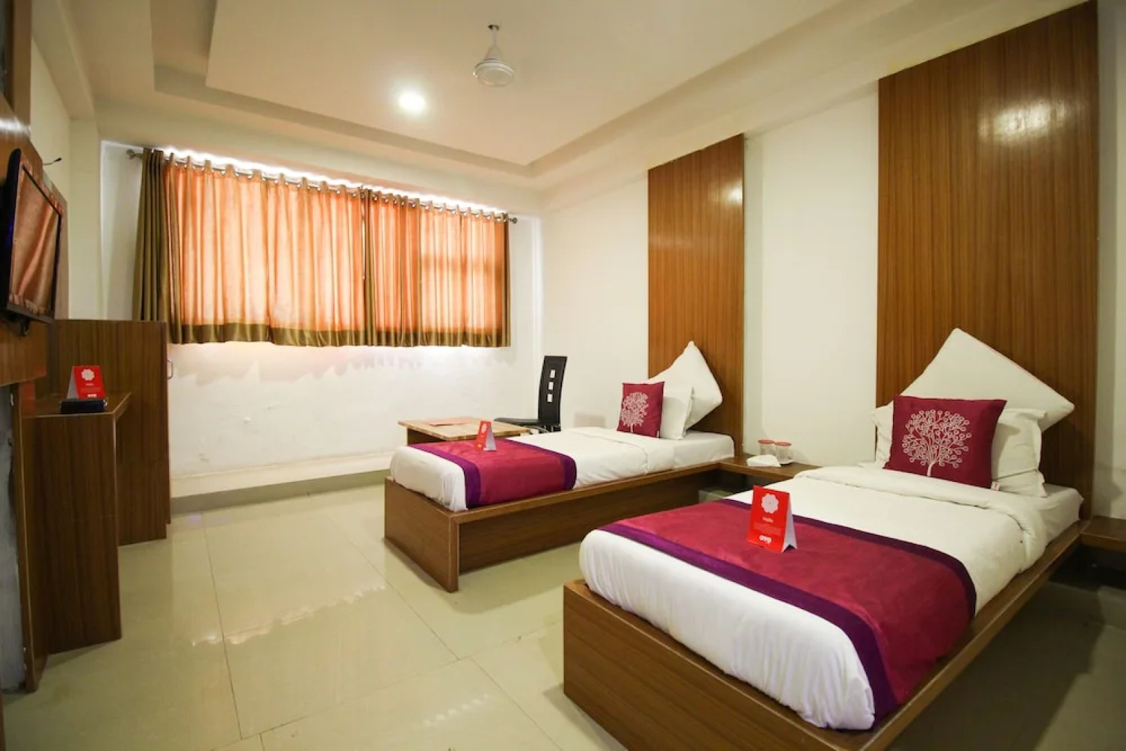 OYO 5122 Hotel Midway Residency