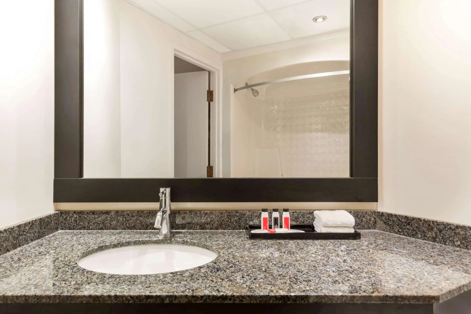 Travelodge Kingston LaSalle Hotel