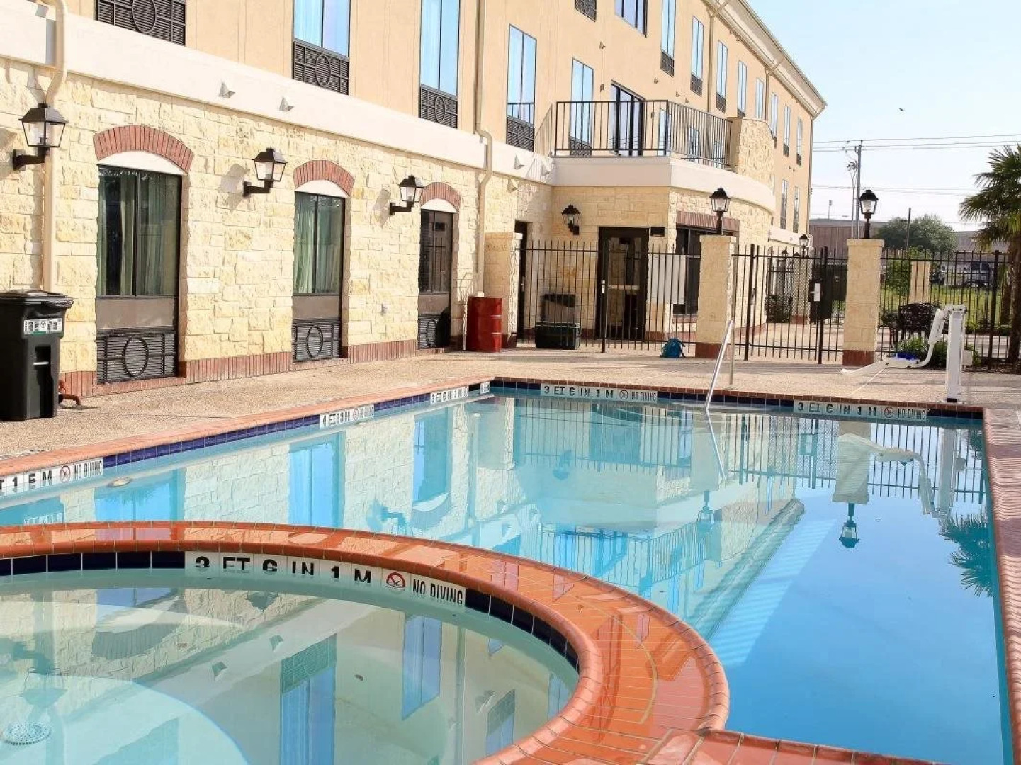 Holiday Inn Express & Suites Floresville by IHG