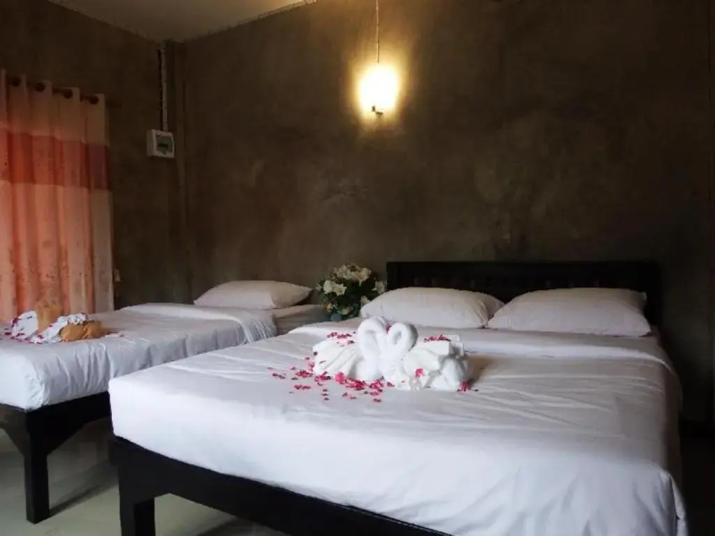 Pon-Pon & Nuan-La-Or