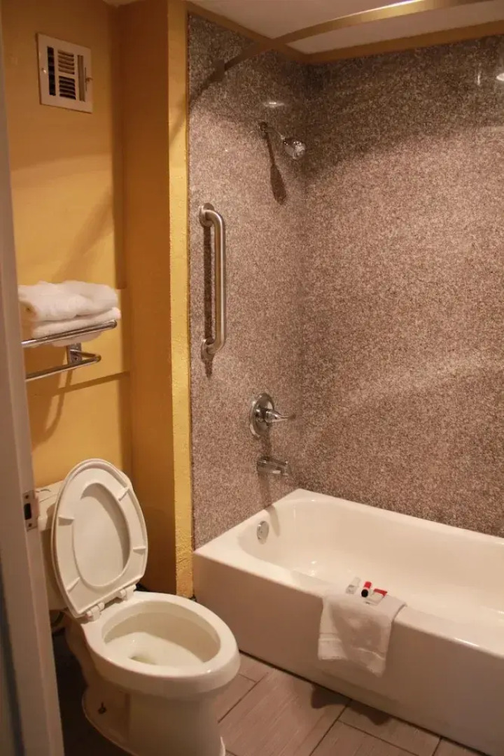 Super 8 Madison/Ridgeland Area