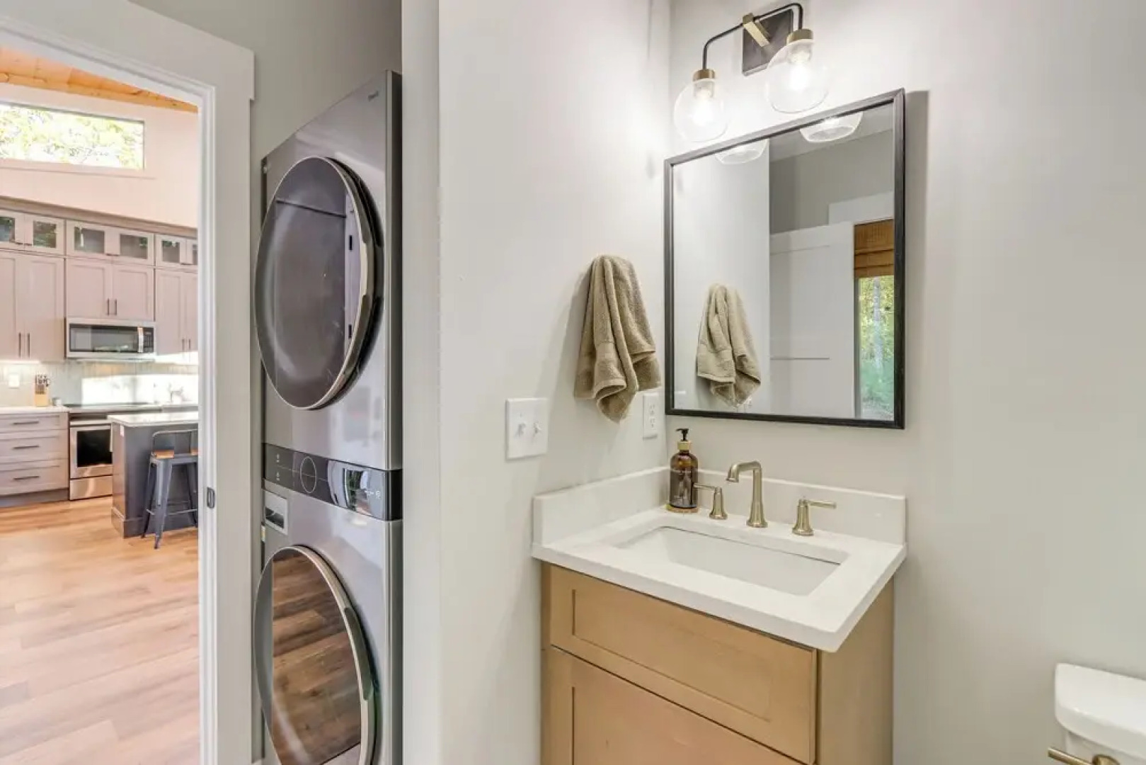 Modern Mtn Cabin w/ Deck & Views in Blue Ridge!