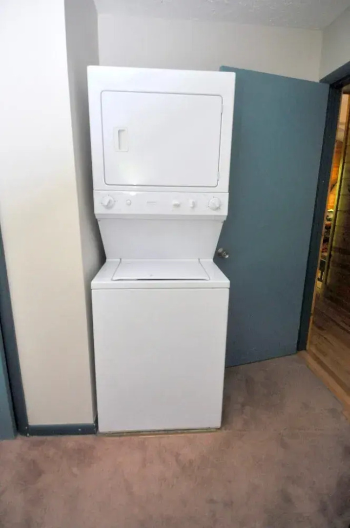 Cabin at Sleepy Creek - Charming Cabin