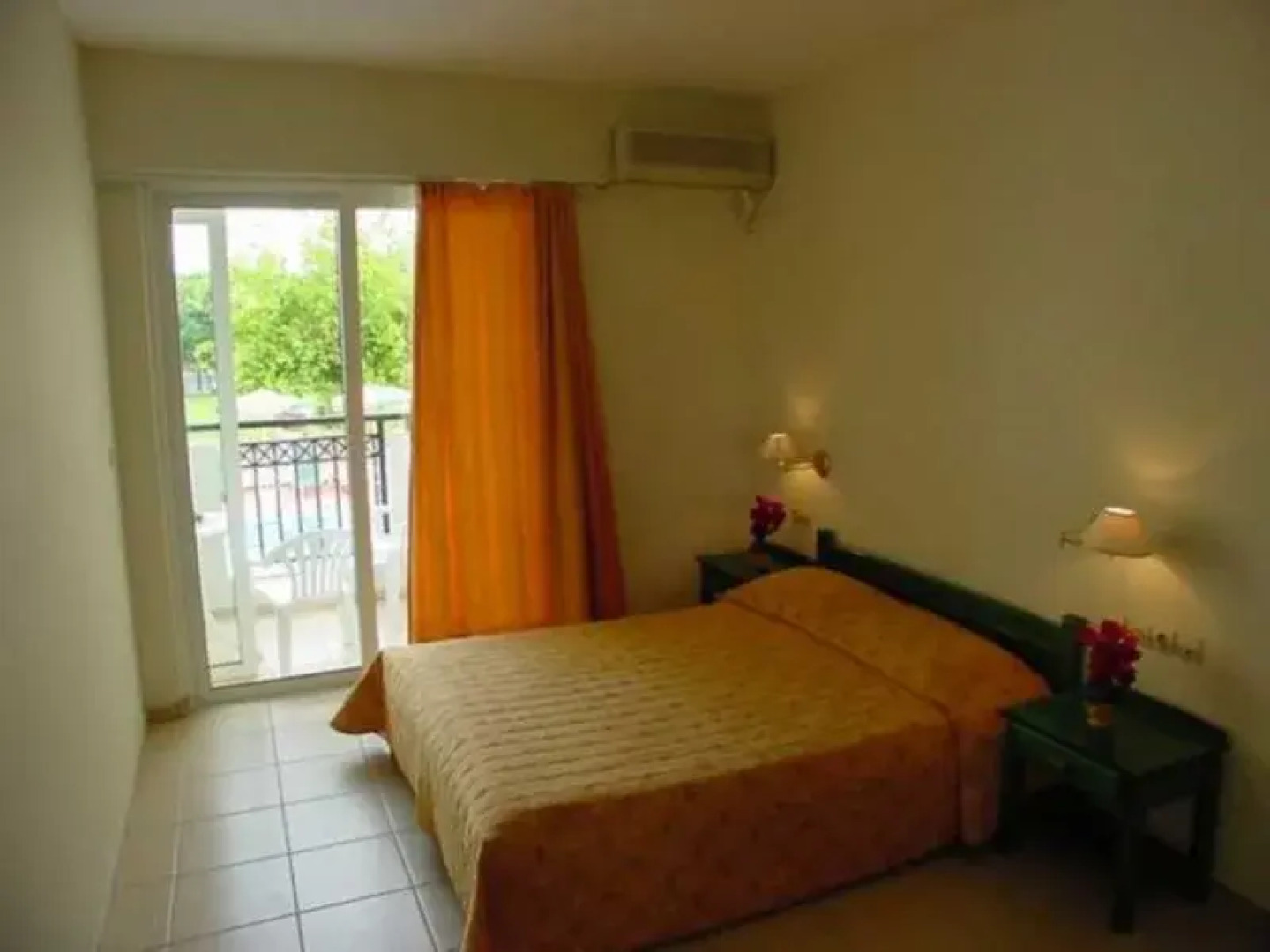 Bella Casita Family Apartments