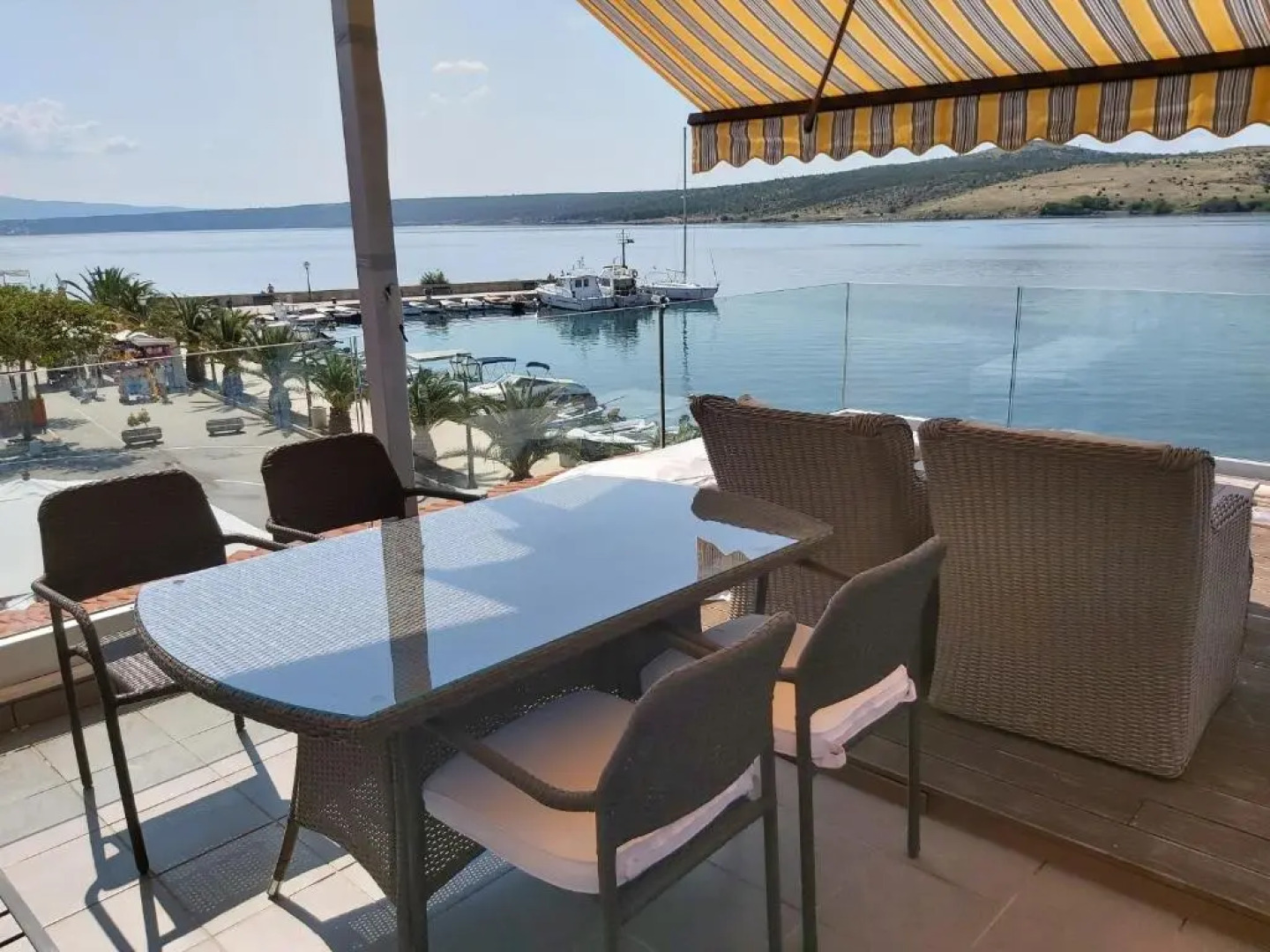 Luxury apartment by the sea with private whirlpool and terrace 50m2