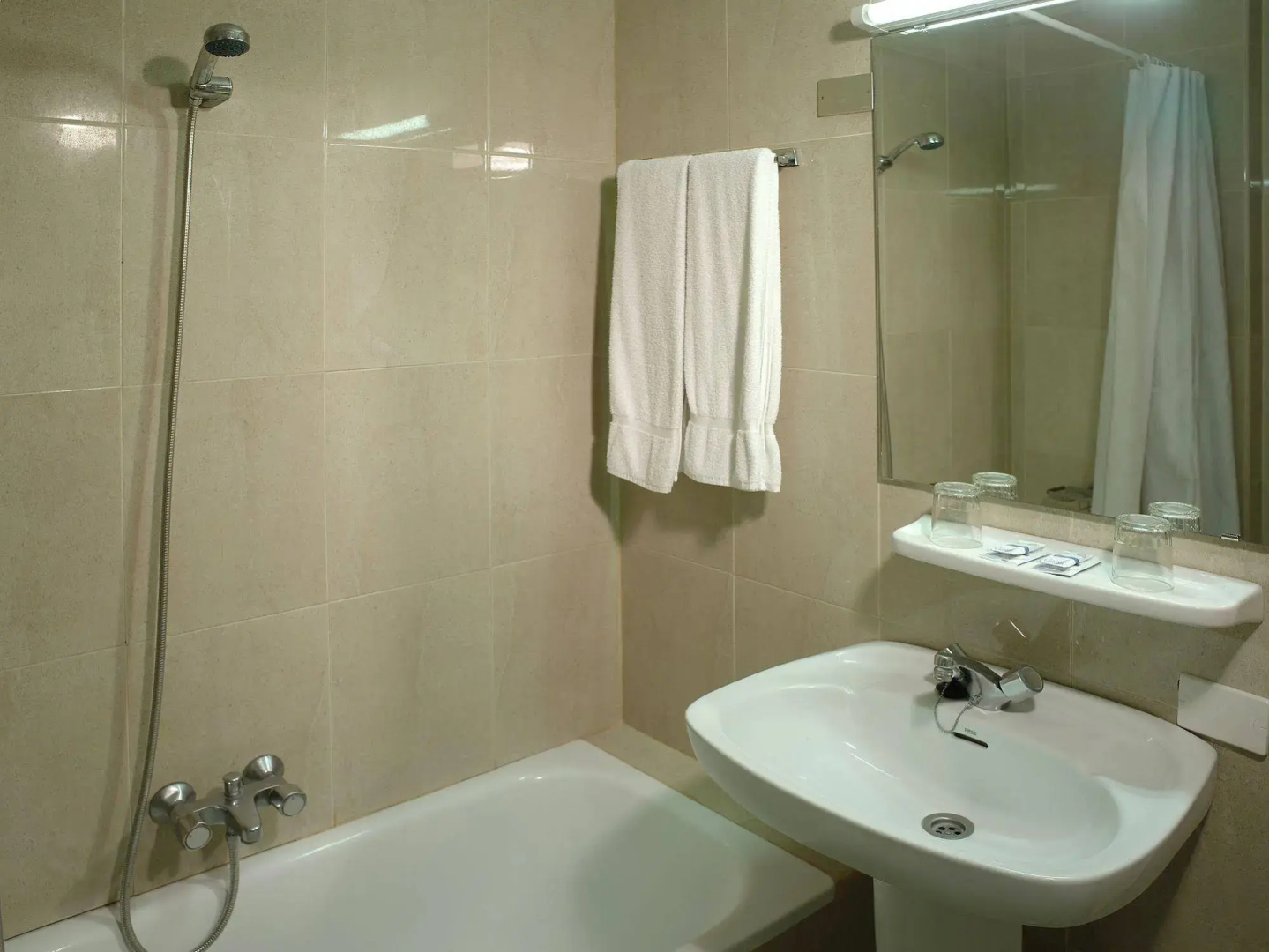Hotel Adonis Pelinor