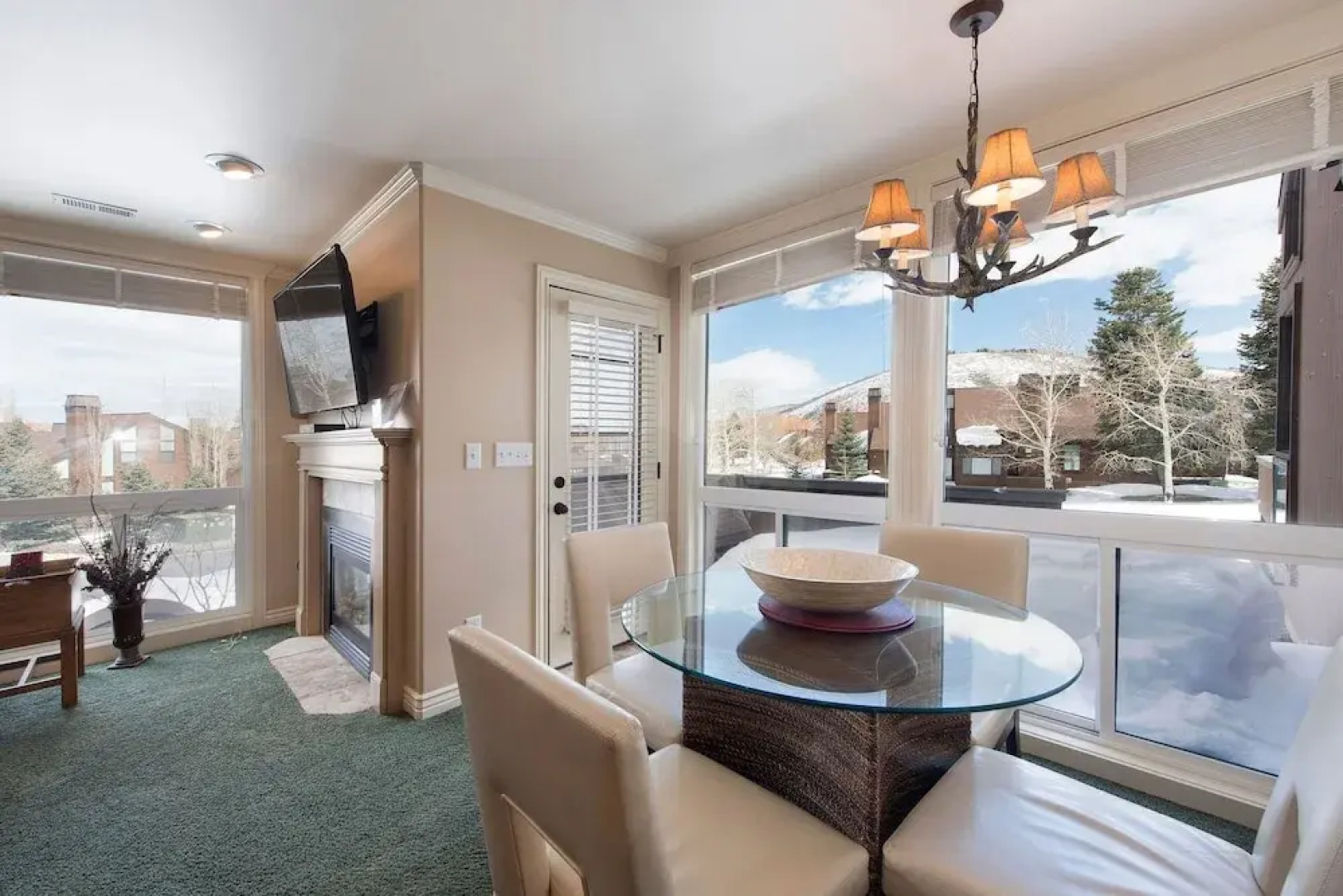 Three Kings Condo Near the Lifts by RedAwning