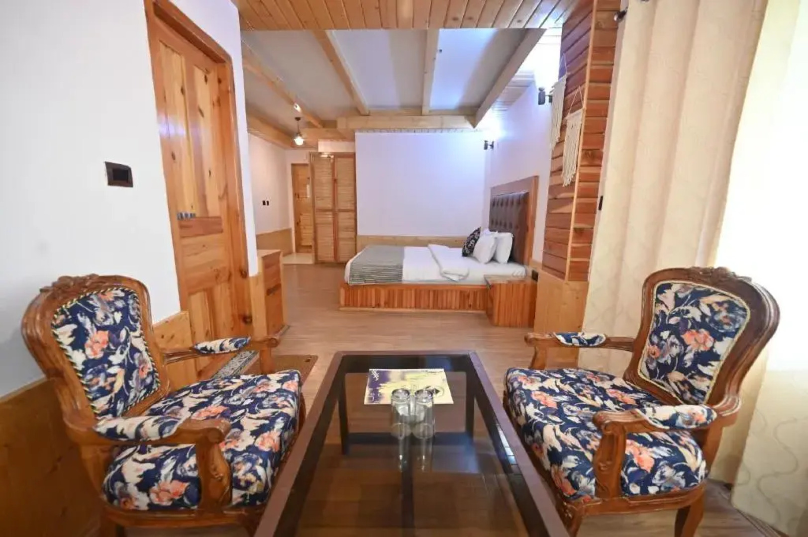 The Woodward Two By Oyo Room