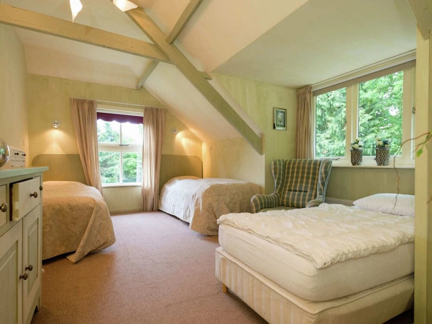 Secluded Farmhouse in Balkbrug with Hot Tub