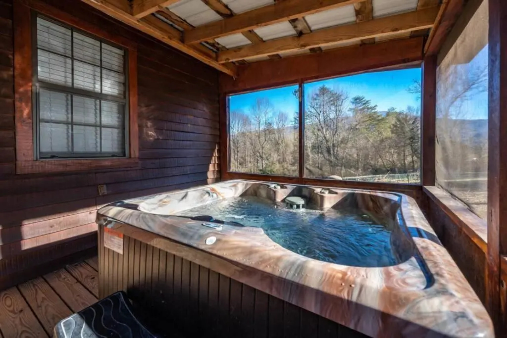Beautiful View! Log cabin,Fireplace,Hot Tub,Arcade,Pool,Fishing